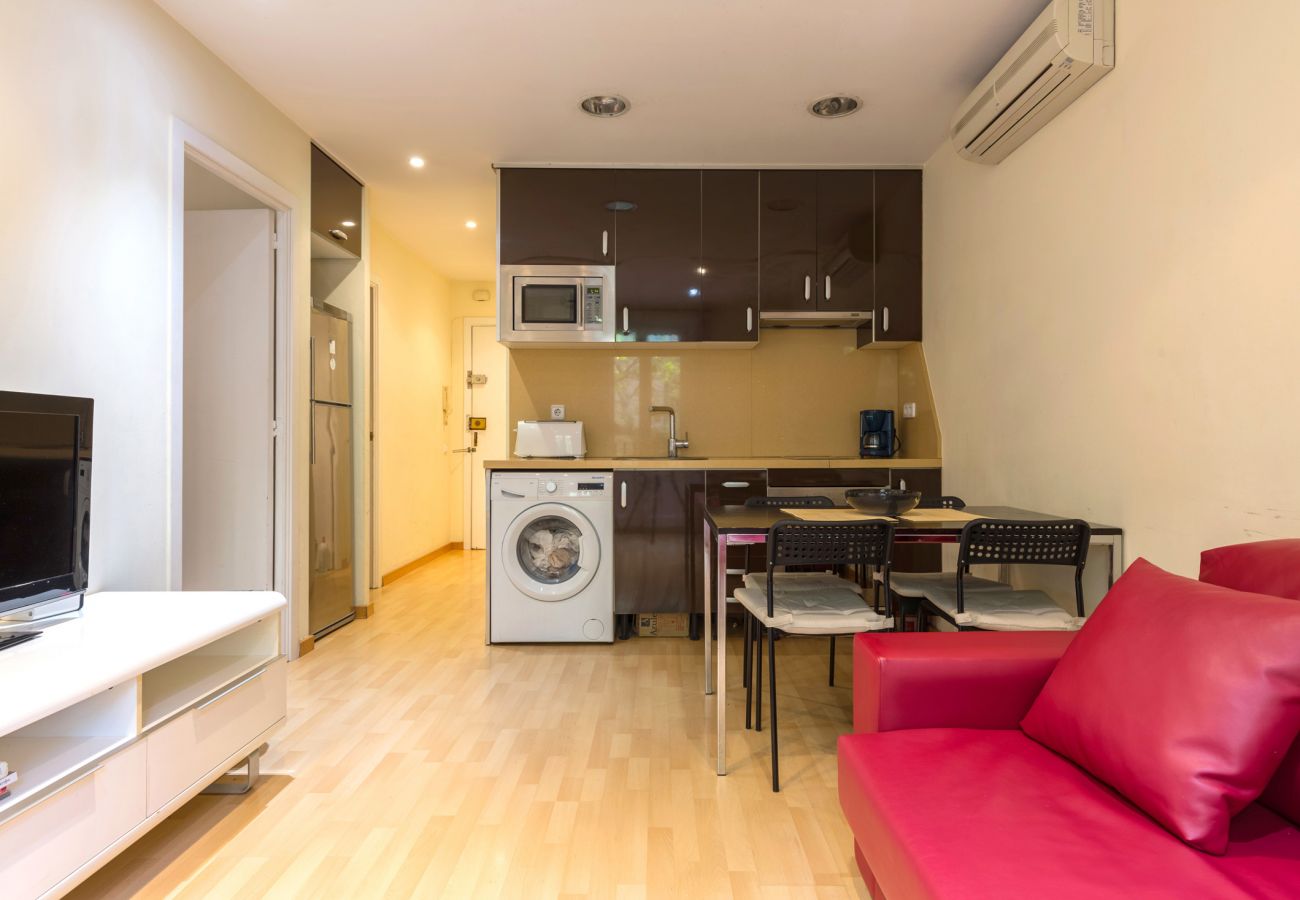 Ferienwohnung in Barcelona - PARLAMENT, piso en alquiler reformado, moderno y muy bonito junto al mercado San Antonio en Barcelona centro