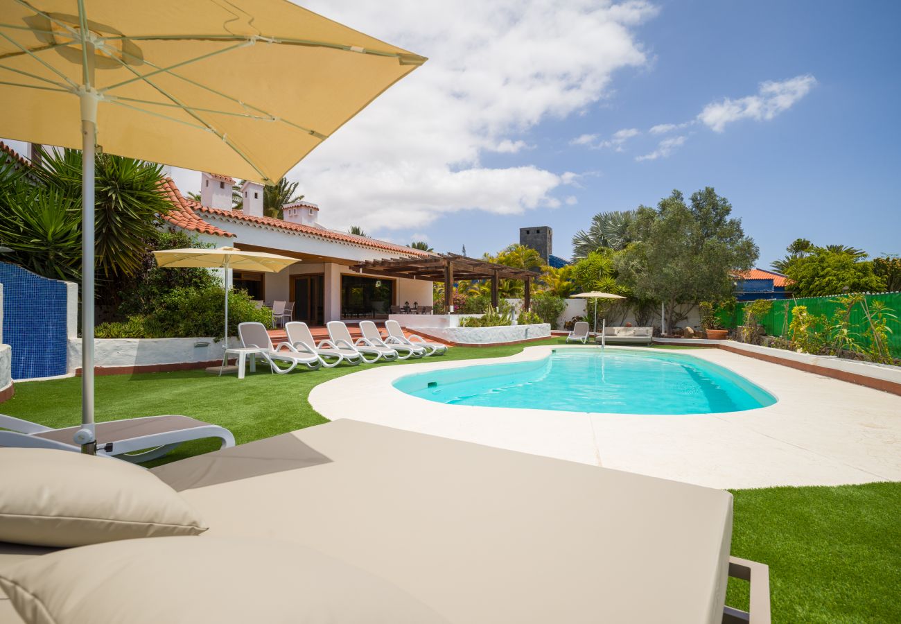 Chalet in San Bartolomé de Tirajana - Casa Gran Canaria – Privater beheizter Pool, Spielzimmer und Spielplatz