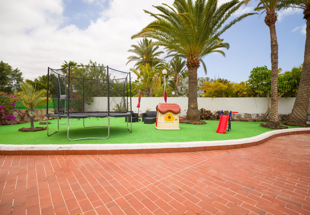 Chalet in San Bartolomé de Tirajana - Casa Gran Canaria – Privater beheizter Pool, Spielzimmer und Spielplatz