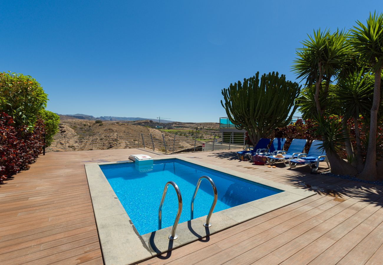 Ferienhaus in San Bartolomé de Tirajana - Amazing 2 bedrooms villa with private heated pool, golf course views