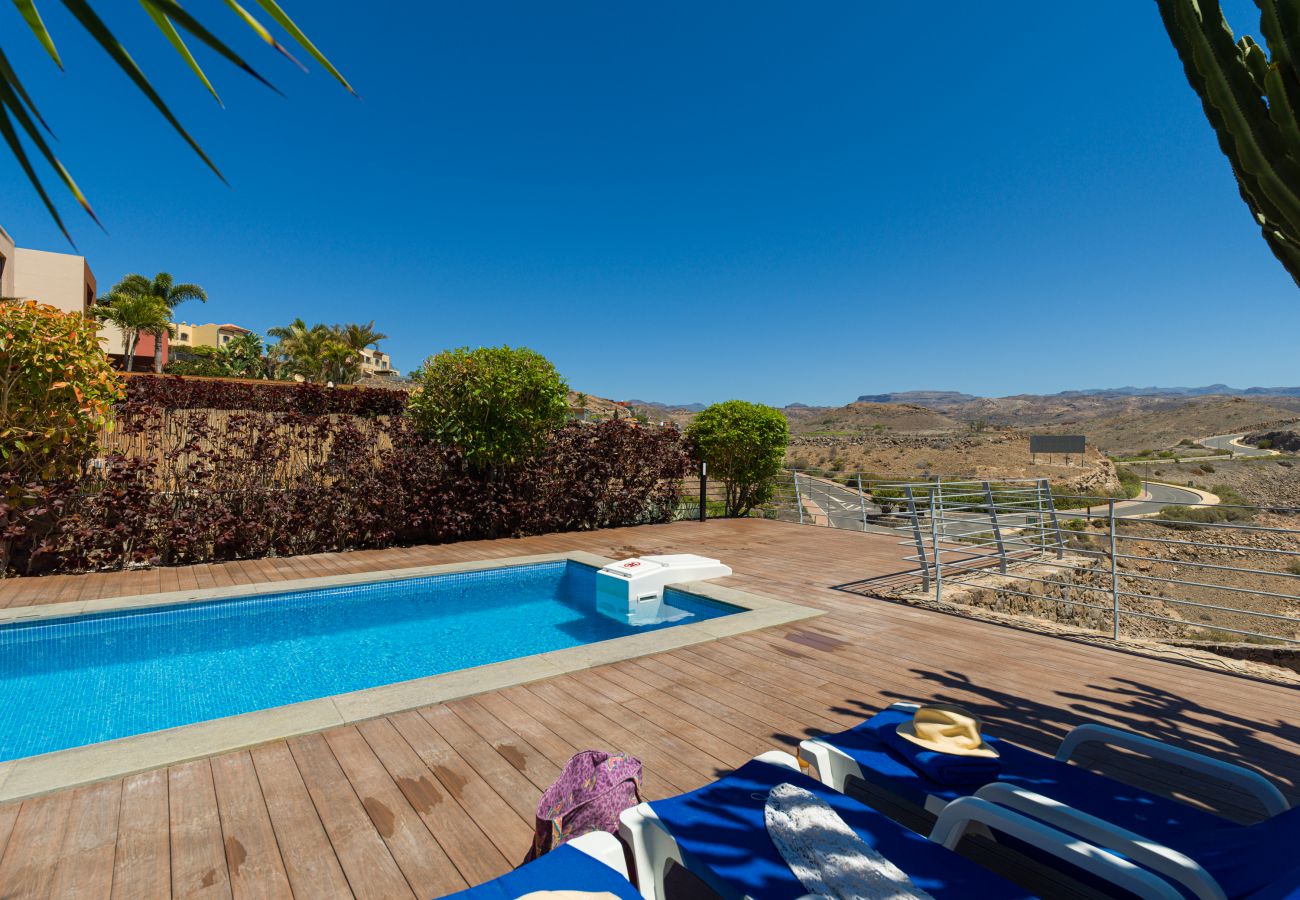 Ferienhaus in San Bartolomé de Tirajana - Amazing 2 bedrooms villa with private heated pool, golf course views