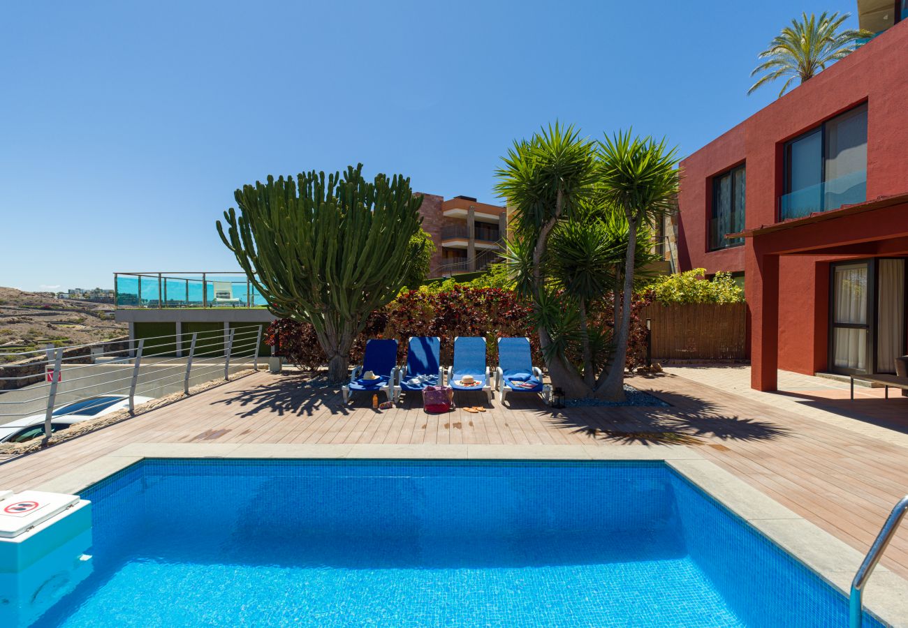 Ferienhaus in San Bartolomé de Tirajana - Amazing 2 bedrooms villa with private heated pool, golf course views