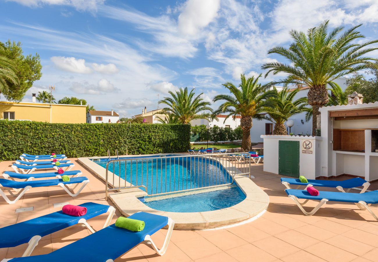 Apartamento en Cala Blanca - Apartamento con piscina y barbacoa comunitaria, a 5 minutos de la Cala Santandria