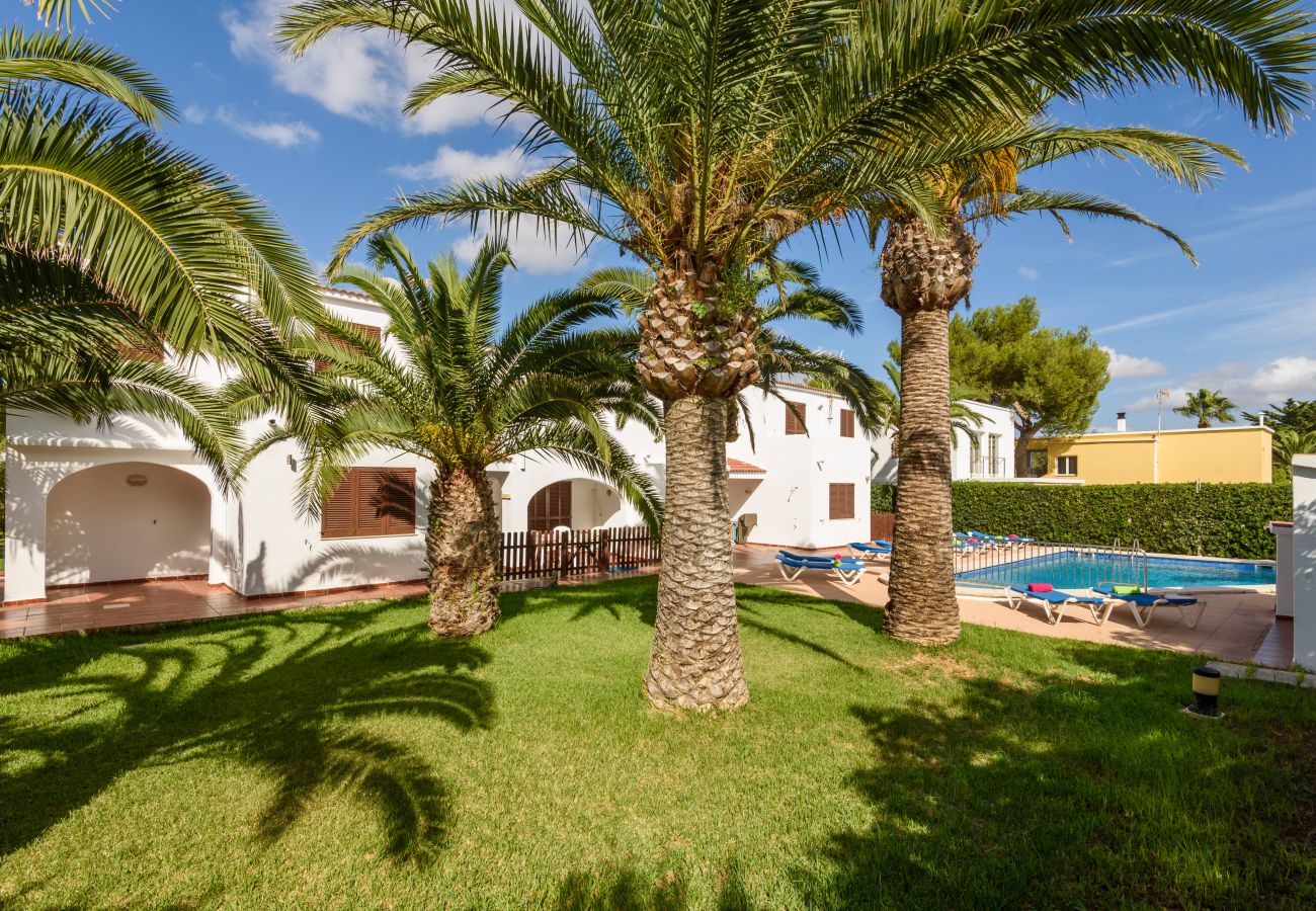 Apartamento en Cala Blanca - Apartamento con piscina y barbacoa comunitaria, a 5 minutos de la Cala Santandria