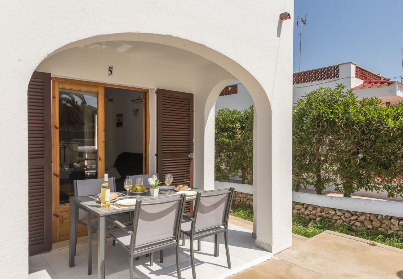 Apartamento en Cala Blanca - Apartamento con piscina y barbacoa comunitaria, a 5 minutos de la Cala Santandria