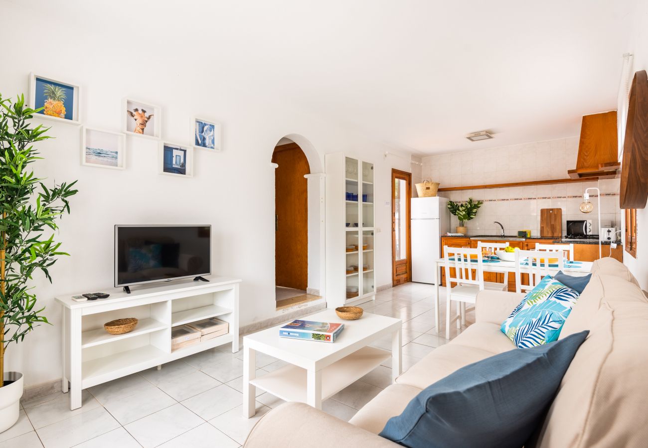 Apartamento en Cala Blanca - Apartamento con piscina y barbacoa comunitaria, a 5 minutos de la Cala Santandria