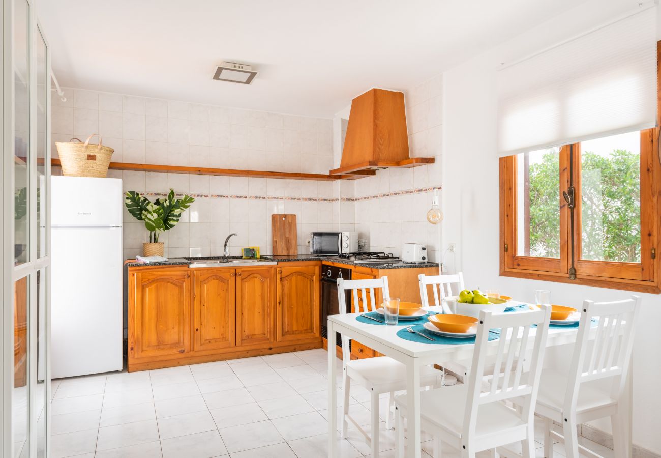 Apartamento en Cala Blanca - Apartamento con piscina y barbacoa comunitaria, a 5 minutos de la Cala Santandria