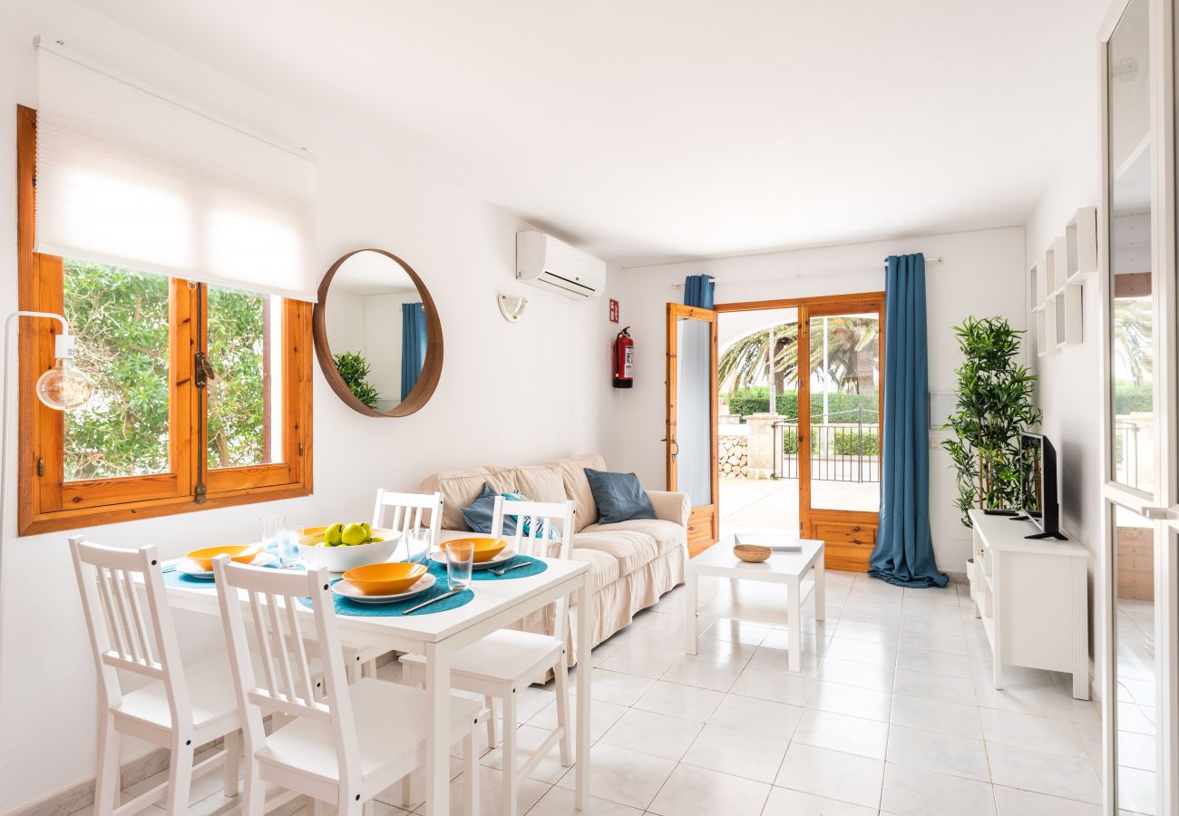 Apartamento en Cala Blanca - Apartamento con piscina y barbacoa comunitaria, a 5 minutos de la Cala Santandria