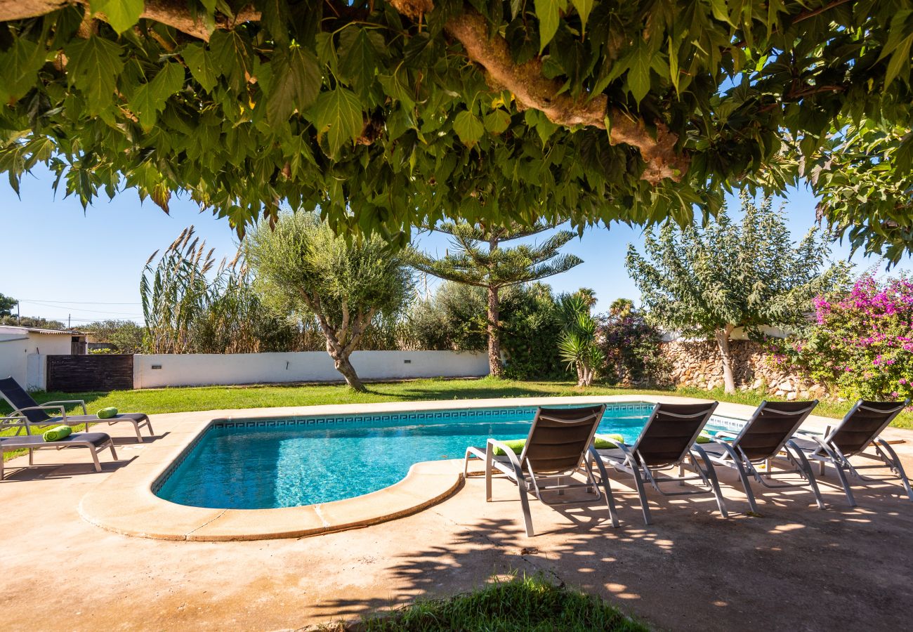 Villa en Ciutadella de Menorca - Villa en el campo, rodeada de flores, piscina, bbq....