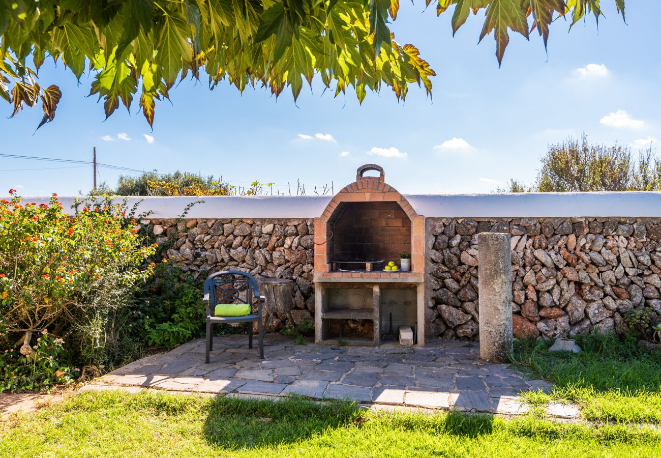 Villa en Ciutadella de Menorca - Villa en el campo, rodeada de flores, piscina, bbq....