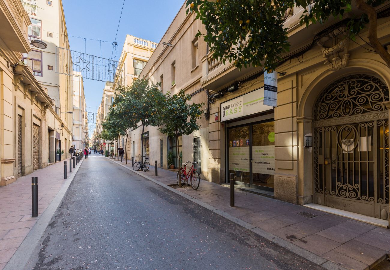 Apartamento en Barcelona - Apartamento bonito con balcón en alquiler por días en Barcelona centro, Gracia