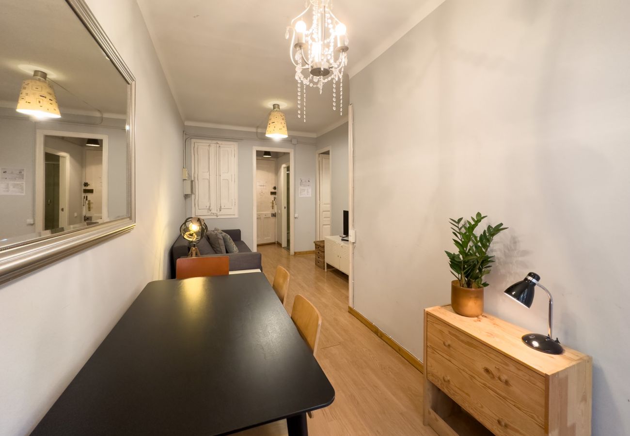 Apartamento en Barcelona - Apartamento bonito con balcón en alquiler por días en Barcelona centro, Gracia