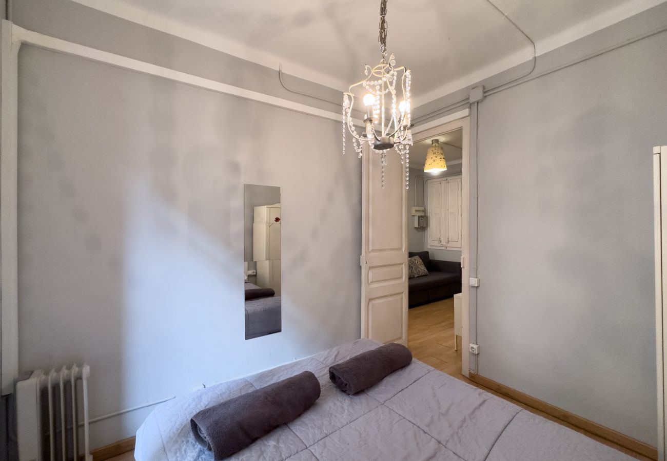 Apartamento en Barcelona - Apartamento bonito con balcón en alquiler por días en Barcelona centro, Gracia