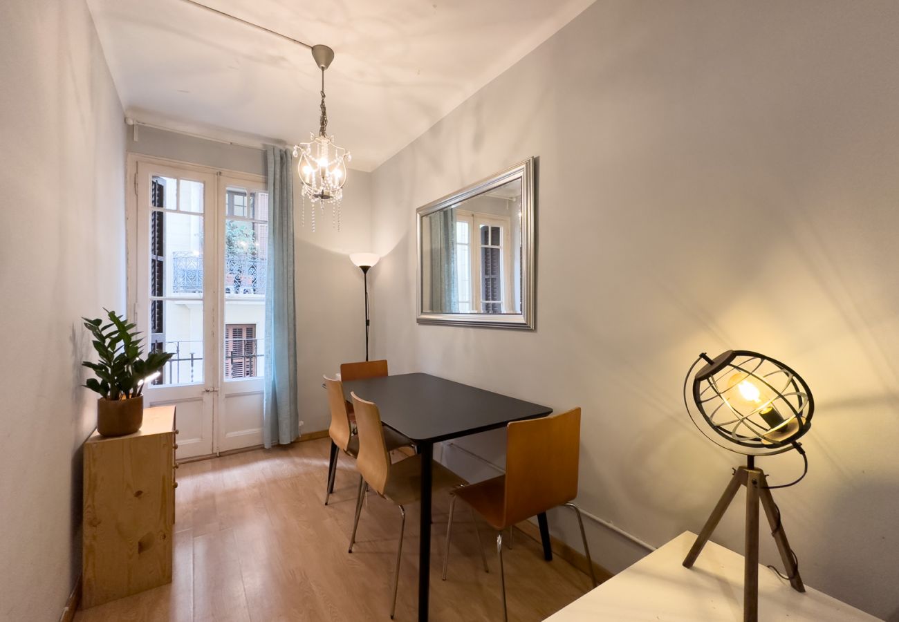 Apartamento en Barcelona - Apartamento bonito con balcón en alquiler por días en Barcelona centro, Gracia