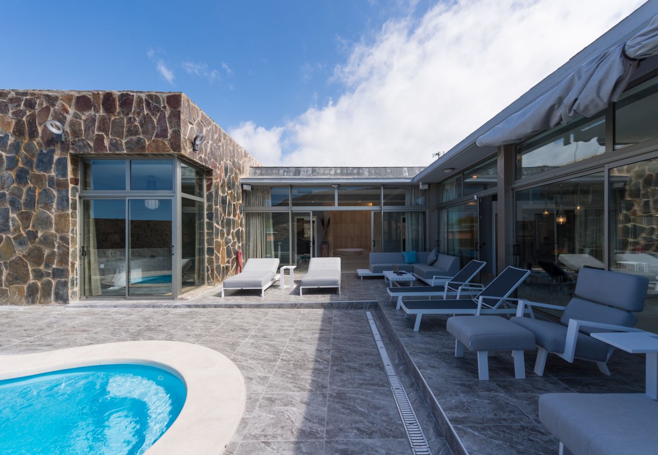 Casa en Mogán - Espectacular casa con piscina privada climatizada en paraíso 