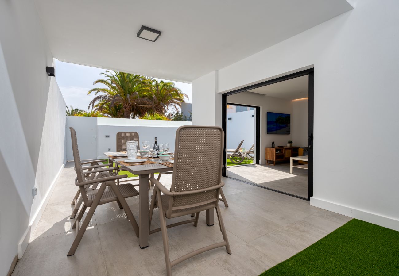 Bonita terraza de una casa reformada en Maspalomas