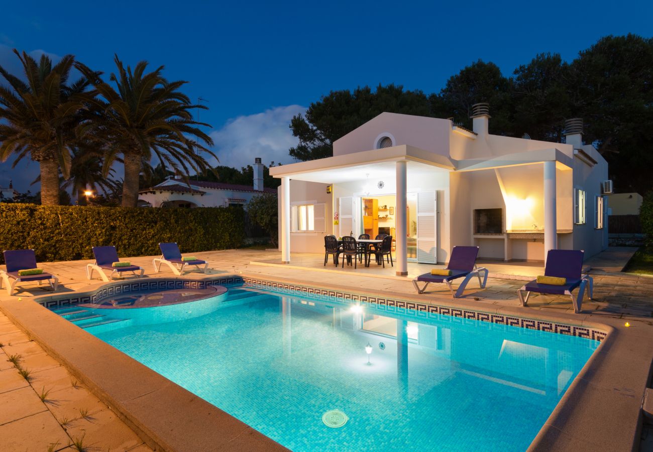 Villa à Cala Blanca - Villa de 4 chambres au rez-de-chaussée avec piscine privée