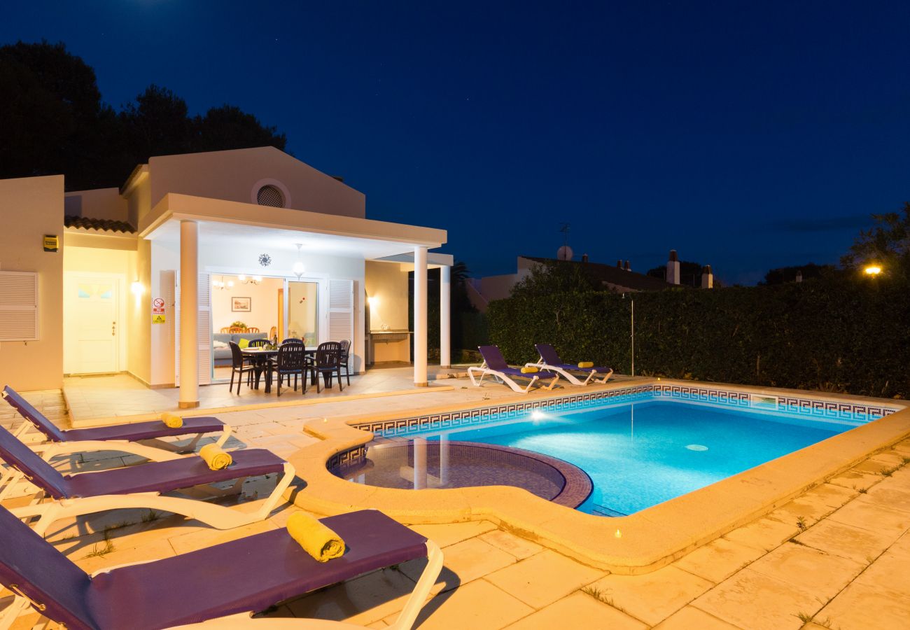 Villa à Cala Blanca - Villa de 4 chambres au rez-de-chaussée avec piscine privée