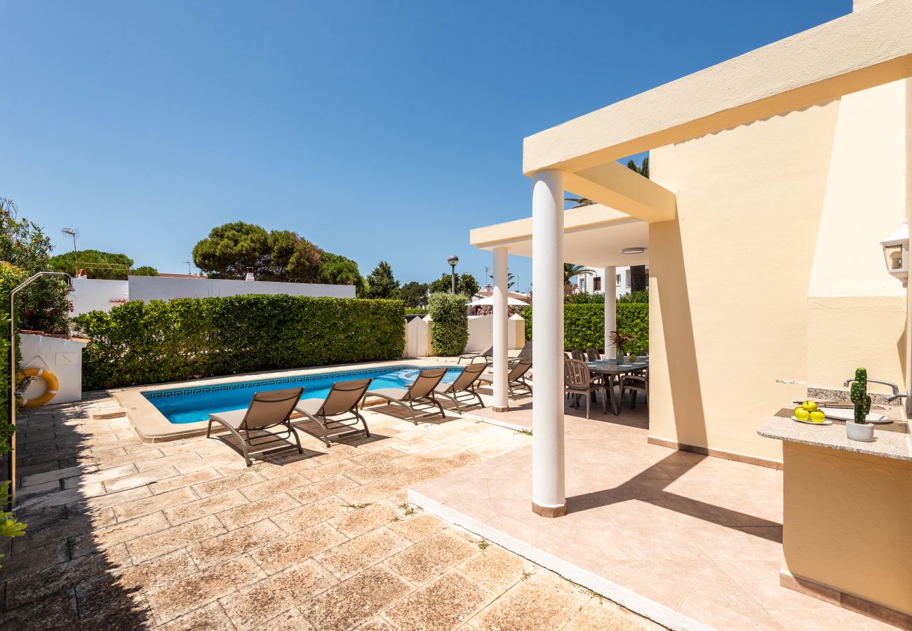 Villa à Cala Blanca - Villa de 4 chambres au rez-de-chaussée avec piscine privée