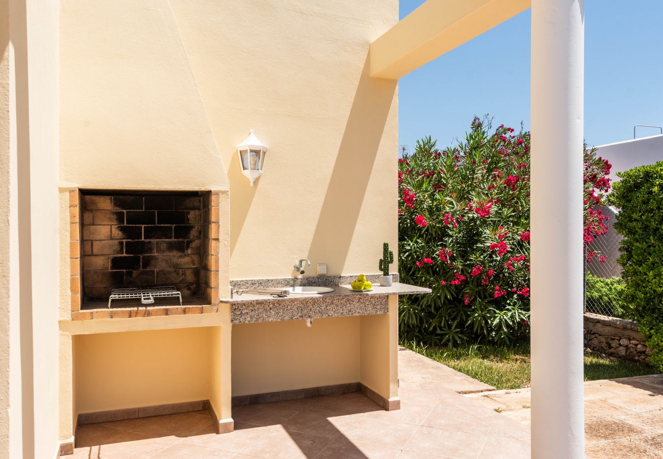 Villa à Cala Blanca - Villa de 4 chambres au rez-de-chaussée avec piscine privée