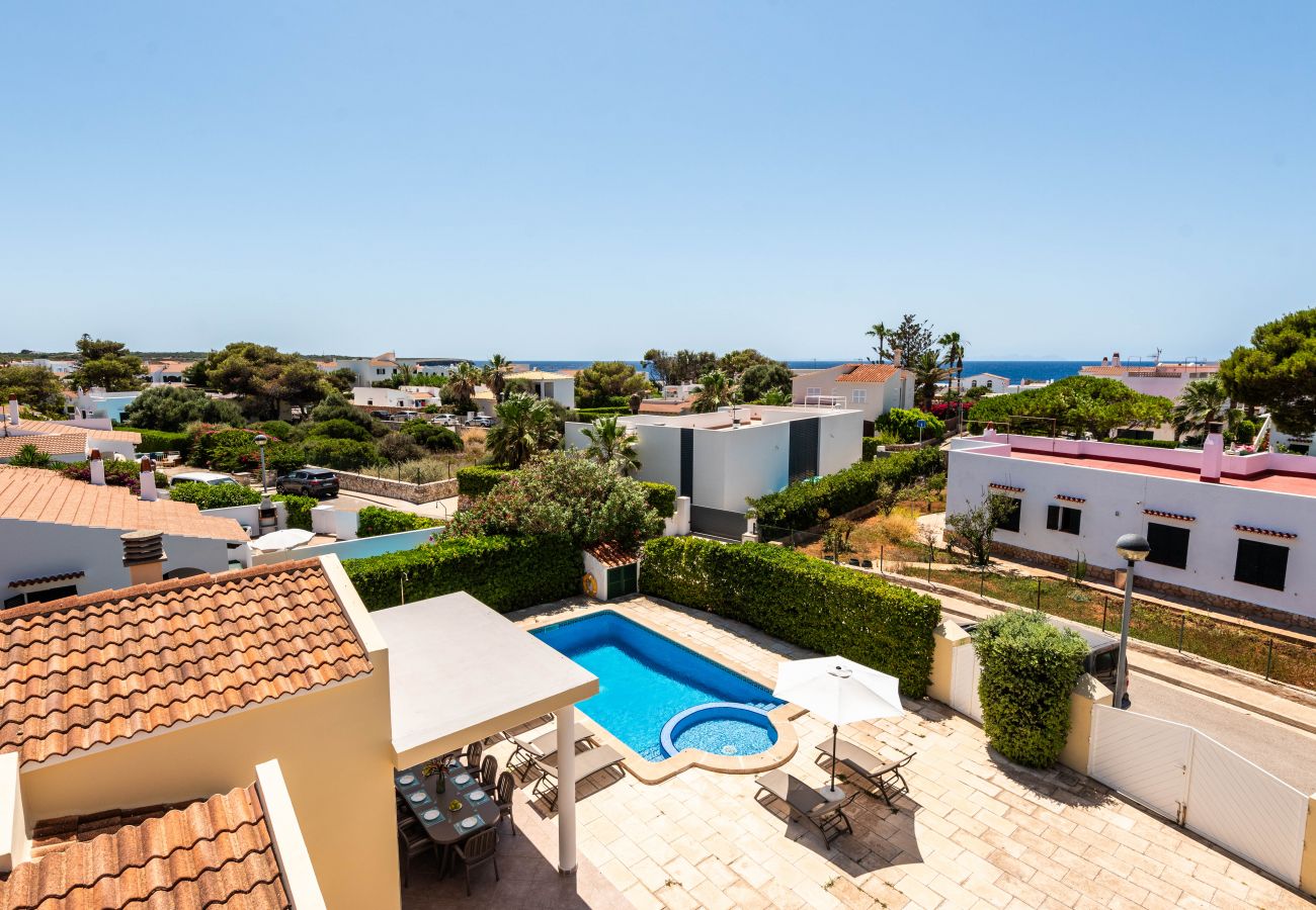 Villa à Cala Blanca - Villa de 4 chambres au rez-de-chaussée avec piscine privée