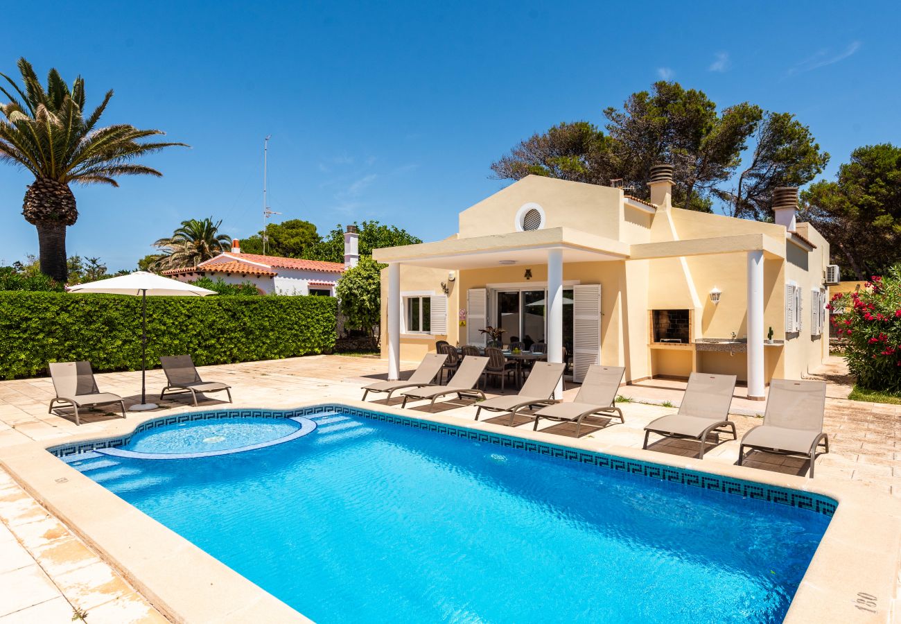 Villa à Cala Blanca - Villa de 4 chambres au rez-de-chaussée avec piscine privée