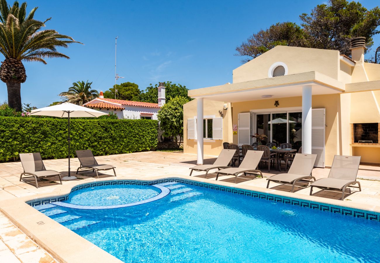 Villa à Cala Blanca - Villa de 4 chambres au rez-de-chaussée avec piscine privée