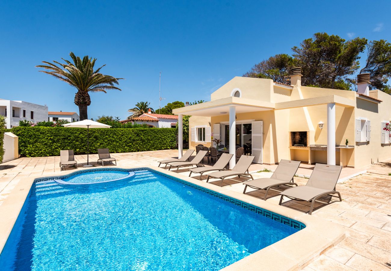 Villa à Cala Blanca - Villa de 4 chambres au rez-de-chaussée avec piscine privée