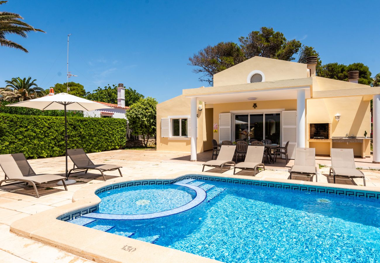 Villa à Cala Blanca - Villa de 4 chambres au rez-de-chaussée avec piscine privée