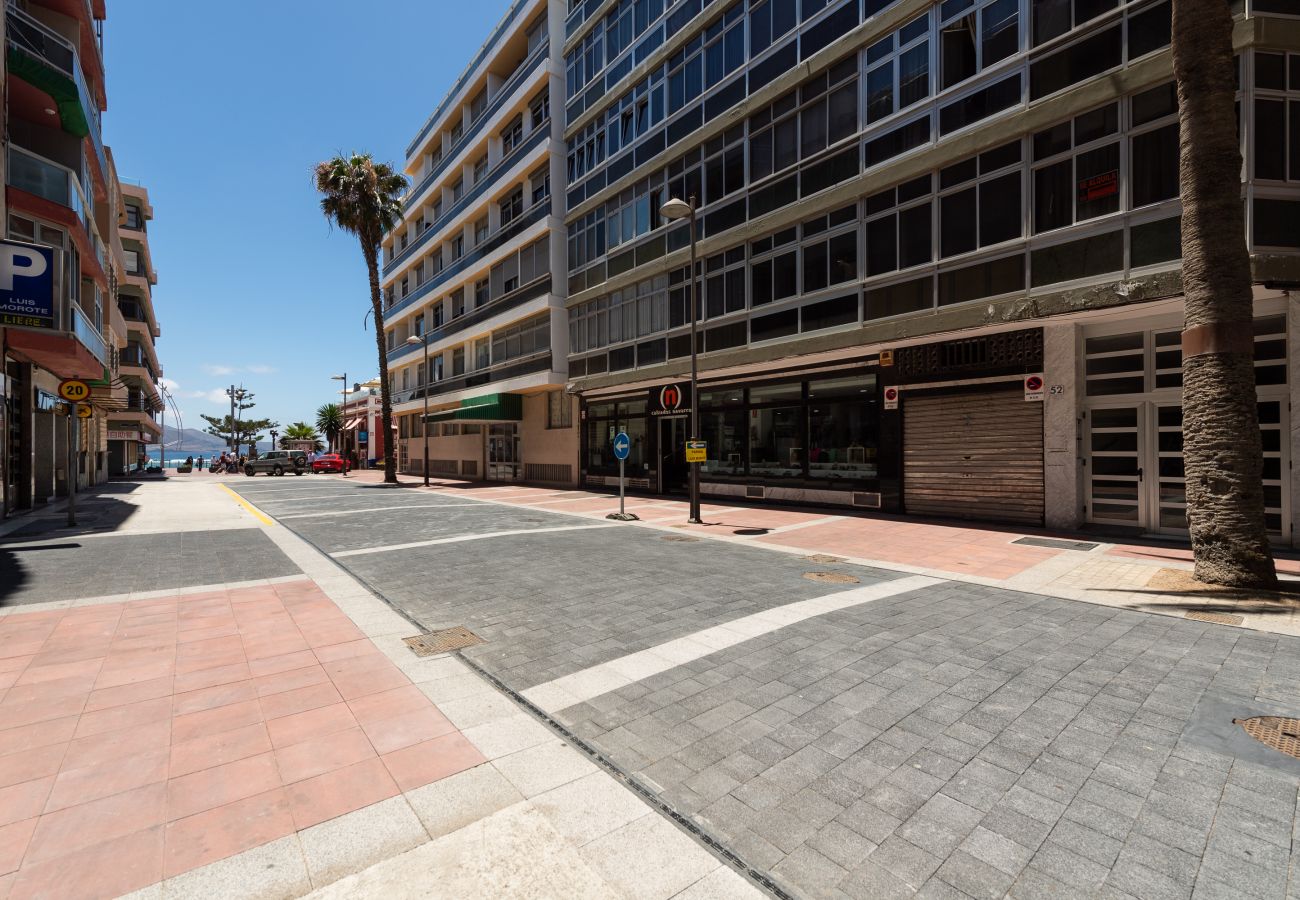 Casa a Las Palmas de Gran Canaria - Front line with nice terrace By CanariasGetaway 