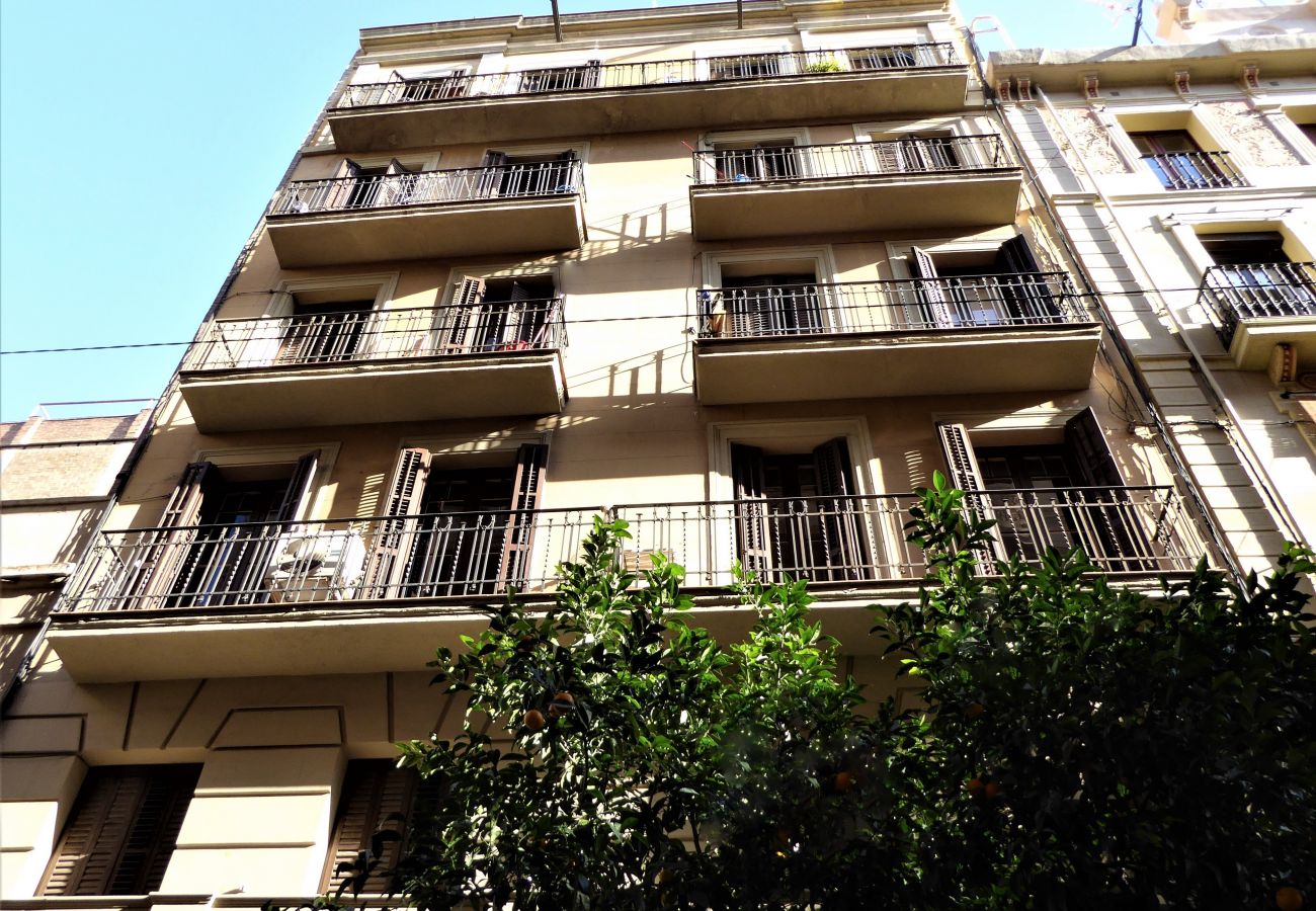 Appartamento a Barcelona - Bonito piso en alquiler por días en Gracia, Barcelona centro. Luminoso, tranquilo y bien situado.