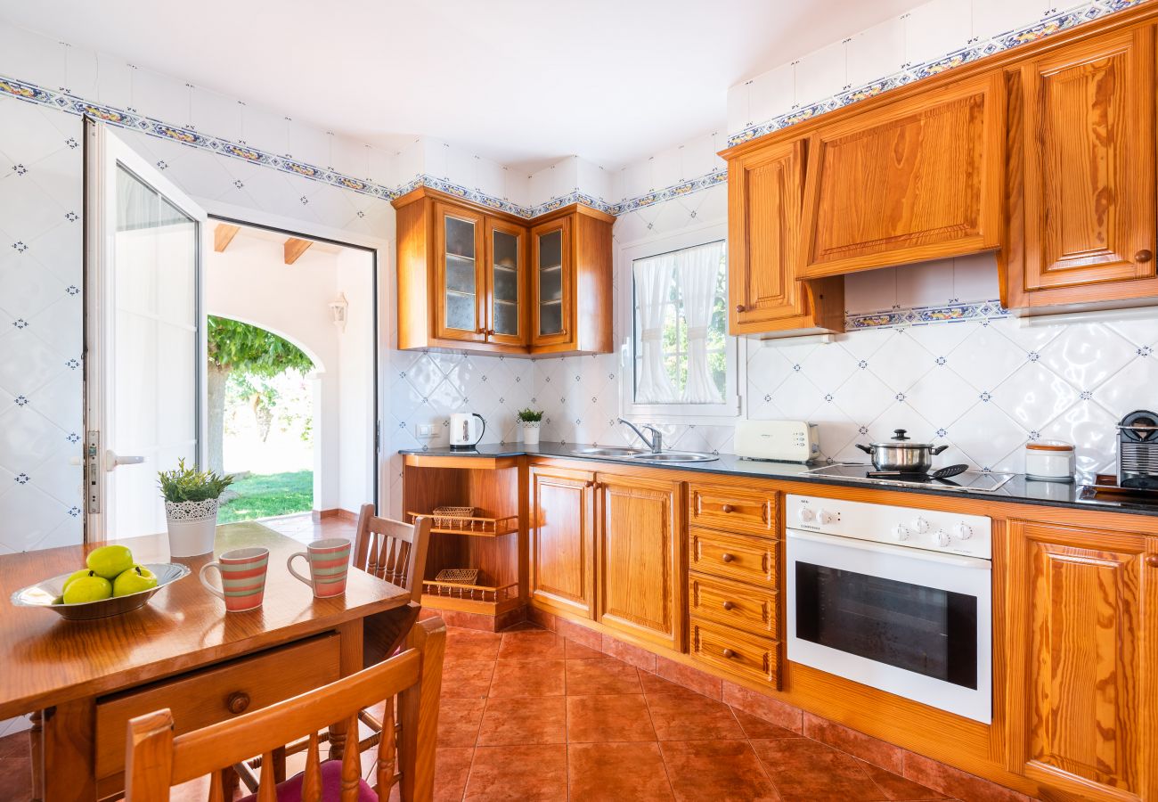 Villa in Ciutadella de Menorca - Villa in the countryside, surrounded by flowers, swimming pool, bbq ....