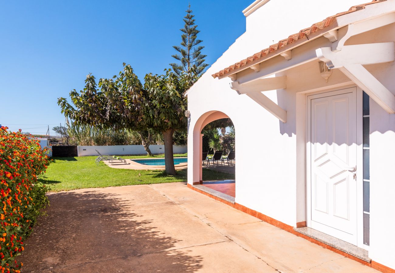 Villa in Ciutadella de Menorca - Villa in the countryside, surrounded by flowers, swimming pool, bbq ....