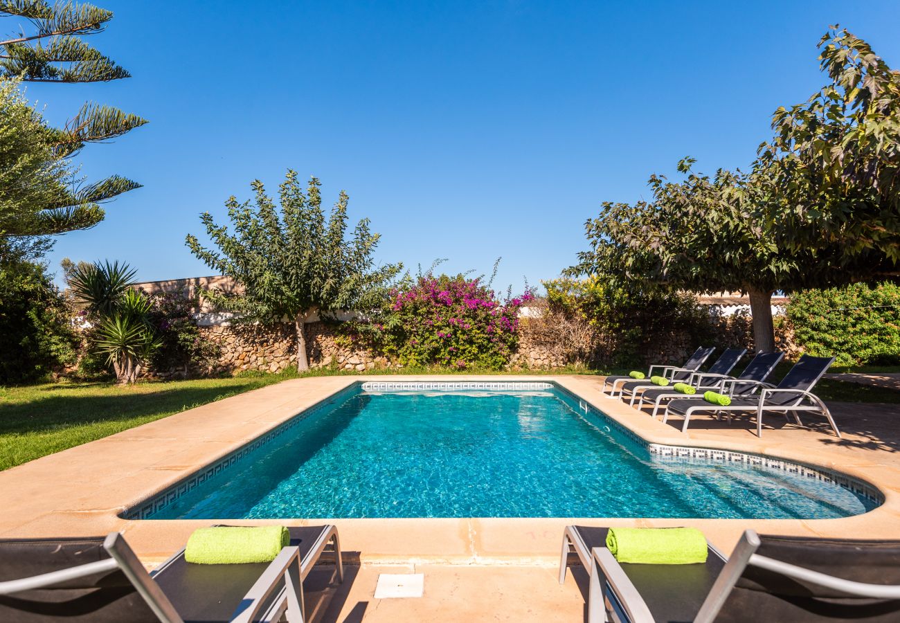 Villa in Ciutadella de Menorca - Villa in the countryside, surrounded by flowers, swimming pool, bbq ....