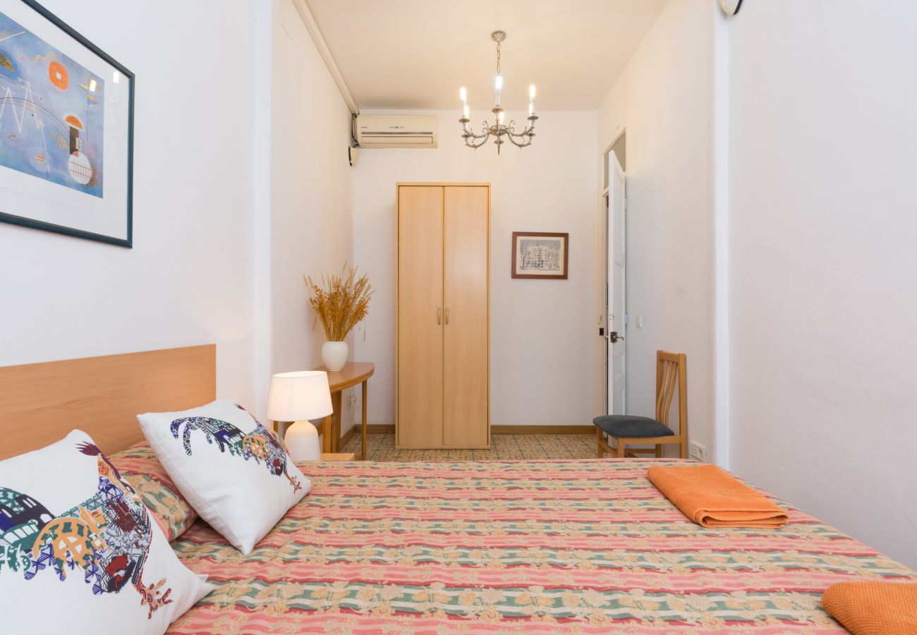 Apartment in Barcelona - GRACIA SANT AGUSTÍ, 3 bedrooms flat for rent by days in Barcelona center, Gracia