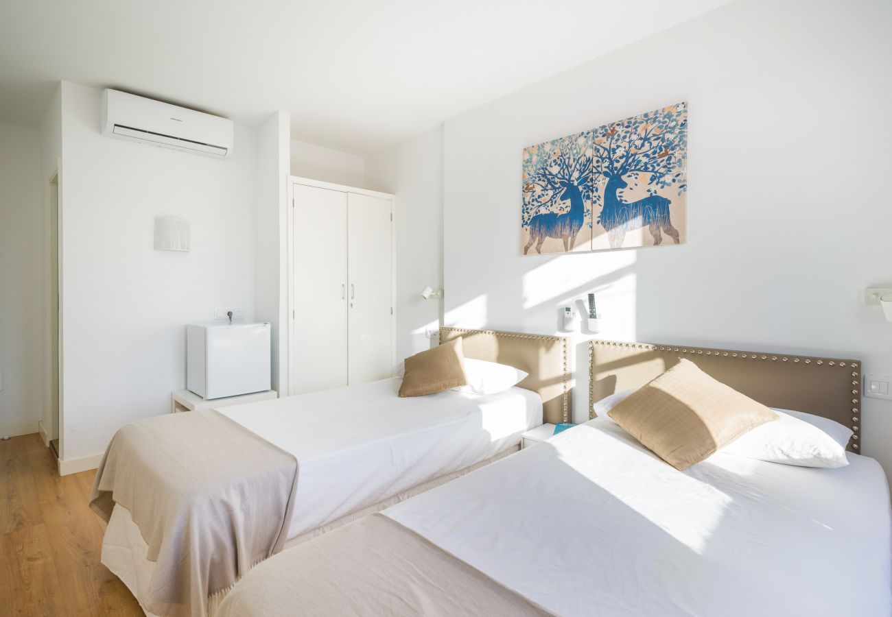 Rent by room in Tejeda - Texeda Room Suites 1 